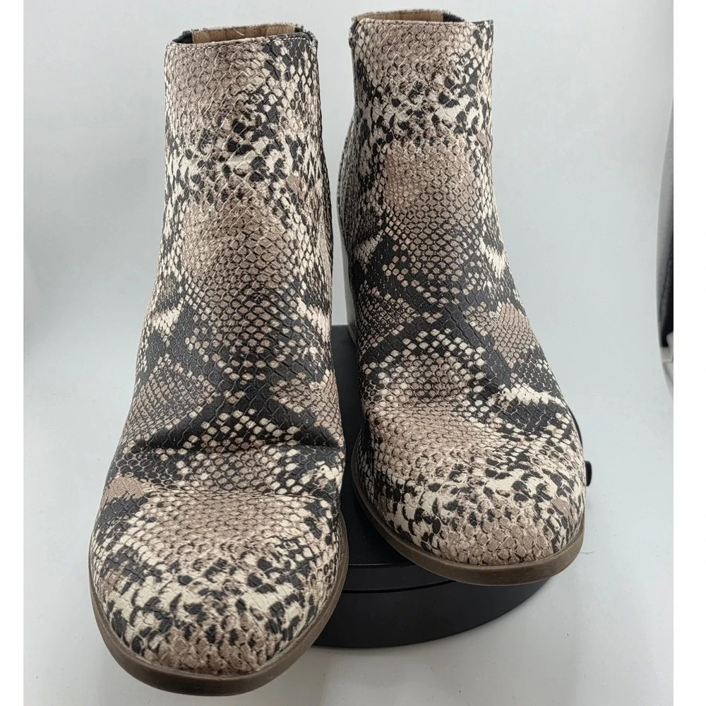 Maurices Womens Snake Print Ankle Booties Pointed Toe Block Heel Neutral Size 7R